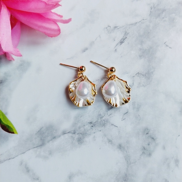 OpalGlaze Quartz Clay Faux Pearl Seashell Earrings - Picture 4 of 8